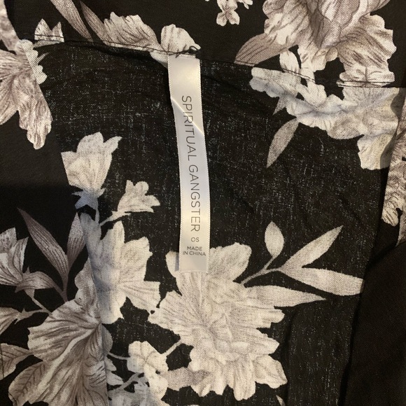 Robe - Picture 2 of 2